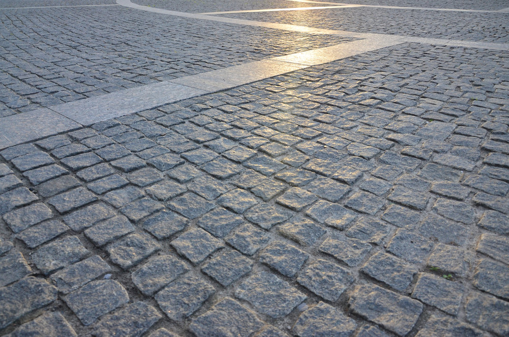 Kostka granitowa w Białych Błotach